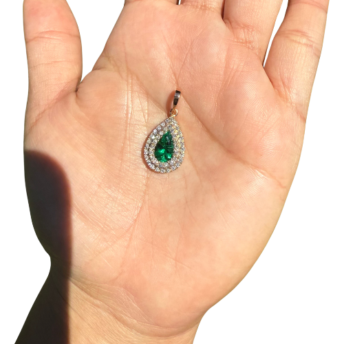 Dije Lágrima de Esmeralda Intensa con Doble Halo de Diamantes – Oro Rosa 18K | Hecho a Mano en Colombia | Joya de Alta Gama  |  Certificado incluido
