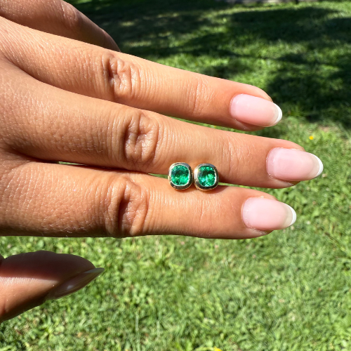 Aretes de Esmeralda Natural Colombiana en Oro 18K – Corte Orgánico | Certificado | Hechos a Mano en Chivor