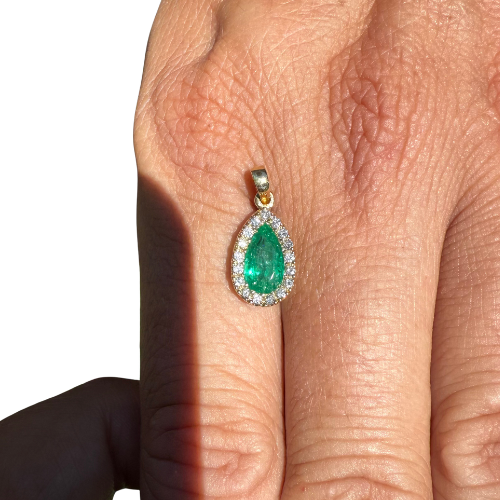 Dije de Esmeralda Natural en Forma de Lágrima con Diamantes – Oro 18K | Hecho a Mano en Colombia | Certificado Incluido