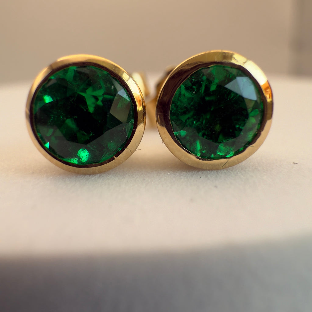 Aretes de Esmeralda Natural Colombiana en Oro 18K – Pendientes Atemporales Hechos a Mano | Certificado Incluido