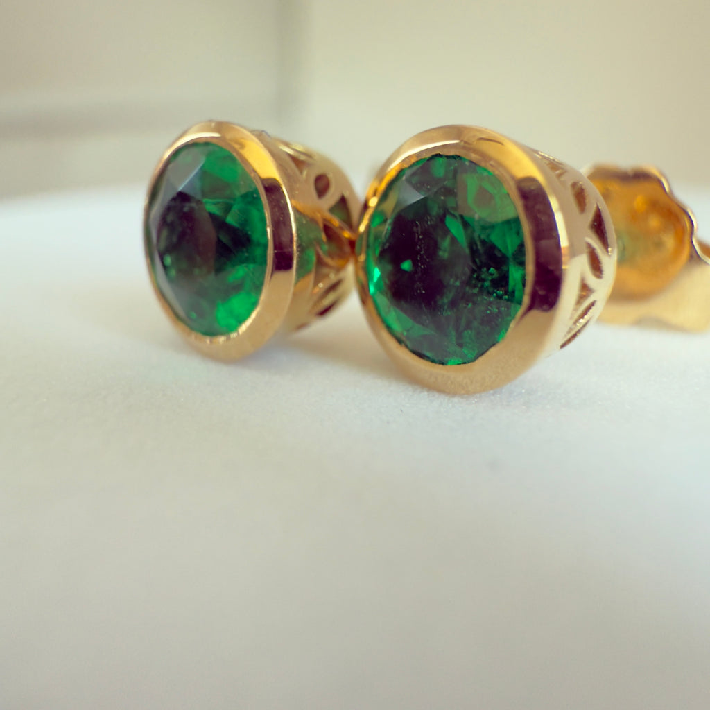 Aretes de Esmeralda Natural Colombiana en Oro 18K – Pendientes Atemporales Hechos a Mano | Certificado Incluido